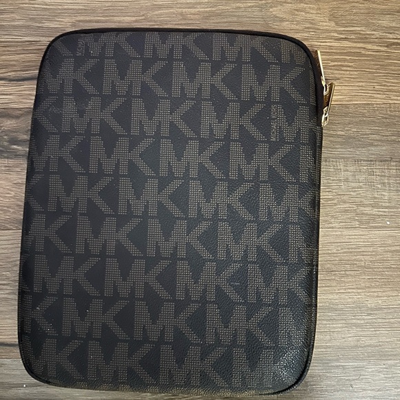 Michael Kors Monogram iPad Case - Picture 2 of 4